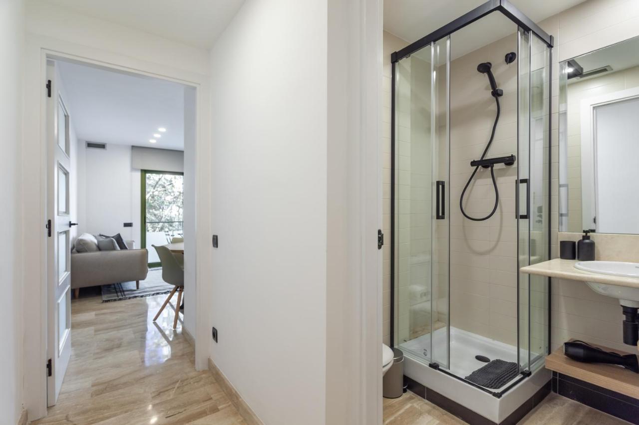 Cozy Apartment Les Corts Barcelona Ngoại thất bức ảnh